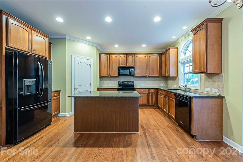16612 Turtle Point Rd, Charlotte, NC 28278