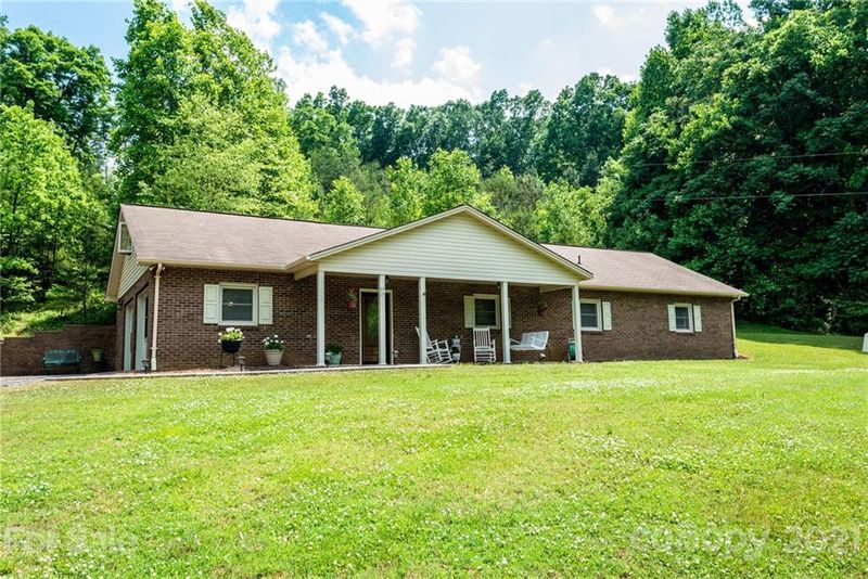 5515 Harris Farm Rd, Hickory, NC 28602