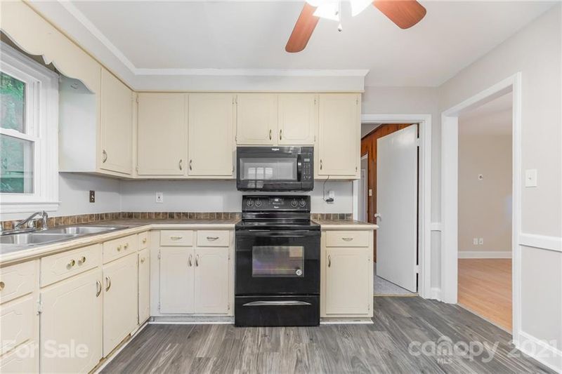 2819 Wedgefield Dr, Charlotte, NC 28208