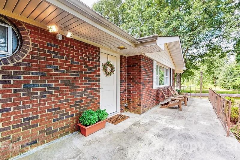 1011 Pump Station Rd, Kannapolis, NC 28081