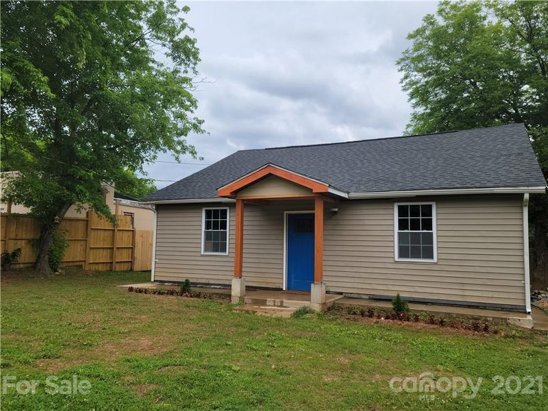 215 33rd St SW, Hickory, NC 28602