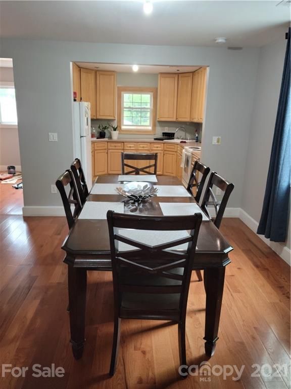 215 33rd St SW, Hickory, NC 28602