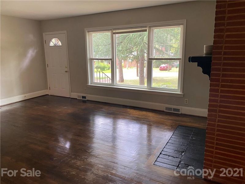634 Mayview Dr, Charlotte, NC 28205
