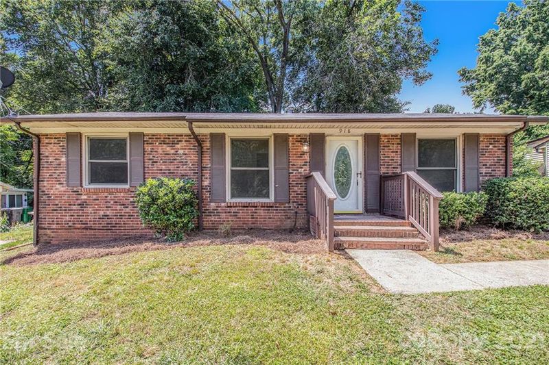 918 Capps Hill Mine Rd, Charlotte, NC 28216