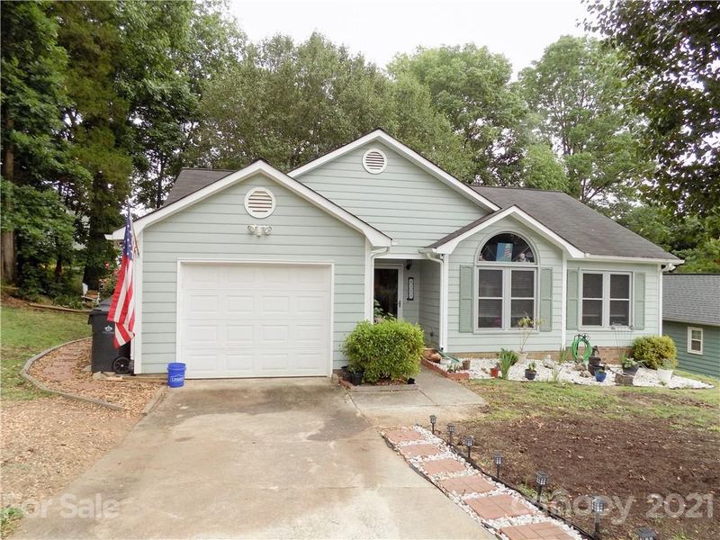8705 Kishorn Ct, Charlotte, NC 28215