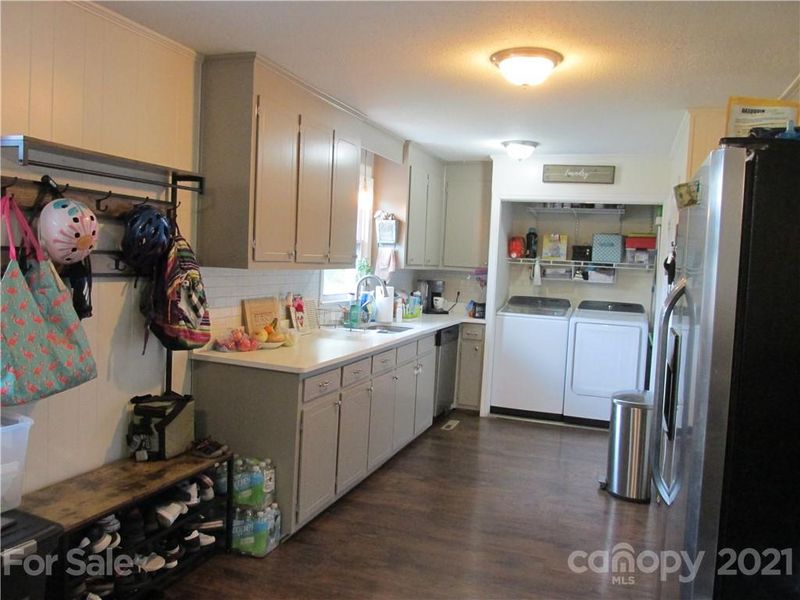 1402 Debbie Cir, Kannapolis, NC 28083