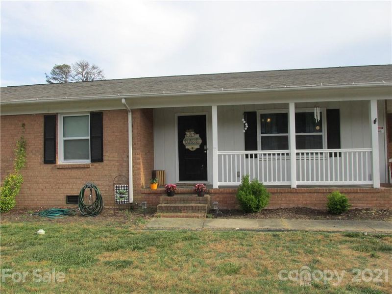 1402 Debbie Cir, Kannapolis, NC 28083