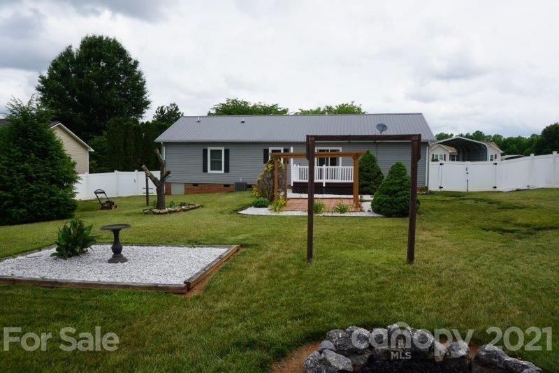 1433 Carlin Dr, Conover, NC 28613