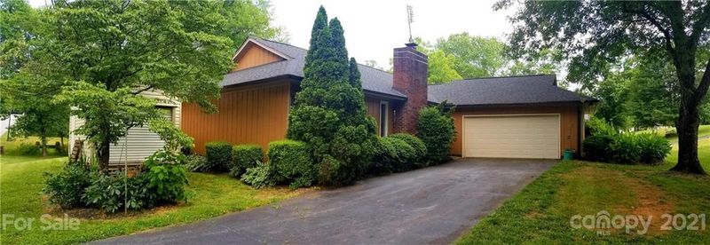 2170 21st St NE, Hickory, NC 28601