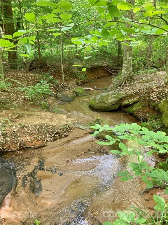 1049 Flannagan Dr, Newton, NC 28658