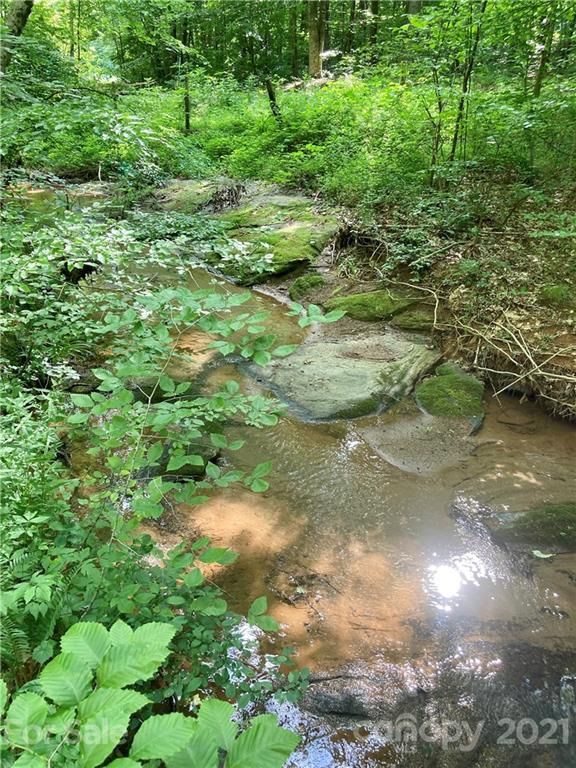 1049 Flannagan Dr, Newton, NC 28658