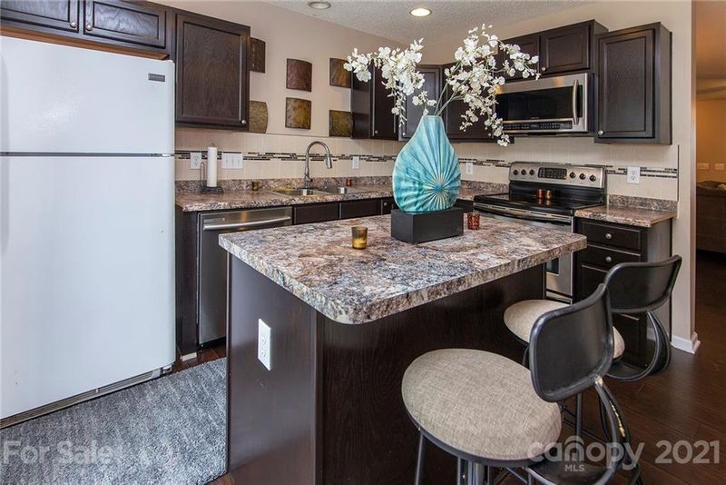10167 Forest Landing Dr, Charlotte, NC 28213
