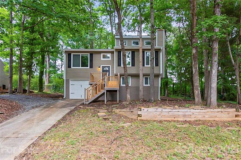 8363 Barncliff Rd, Charlotte, NC 28227