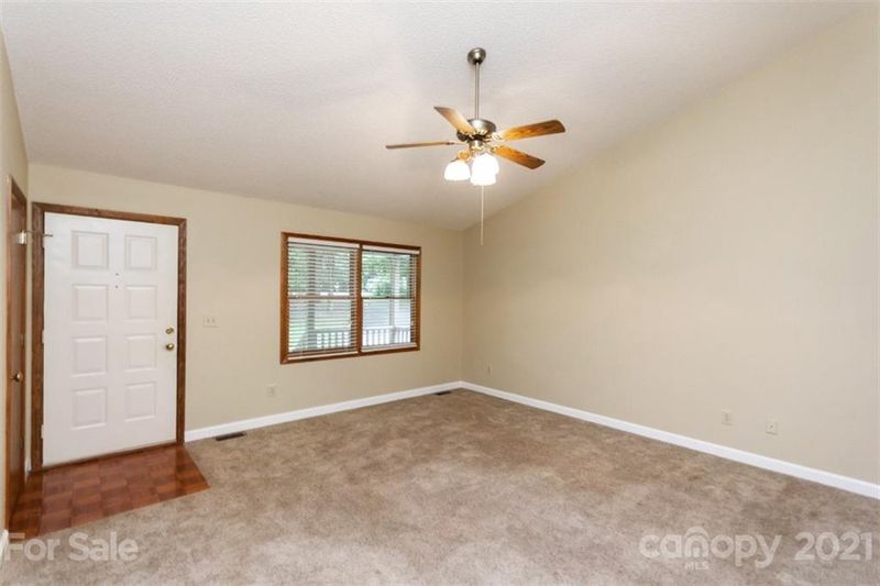 6887 Forest Manor Dr, Denver, NC 28037