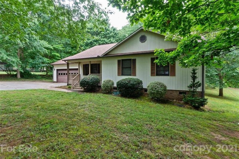 6887 Forest Manor Dr, Denver, NC 28037