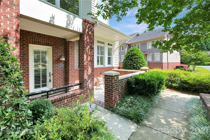 6320 Mission Pl, Charlotte, NC 28210