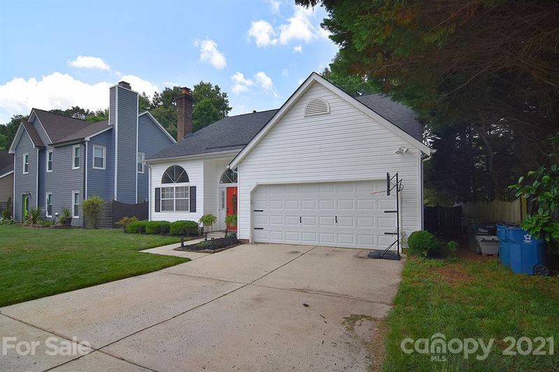 11000 Ballards Pond Ln, Matthews, NC 28105