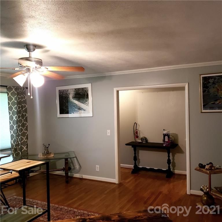 105 Meadowbrook Cir, Dallas, NC 28034