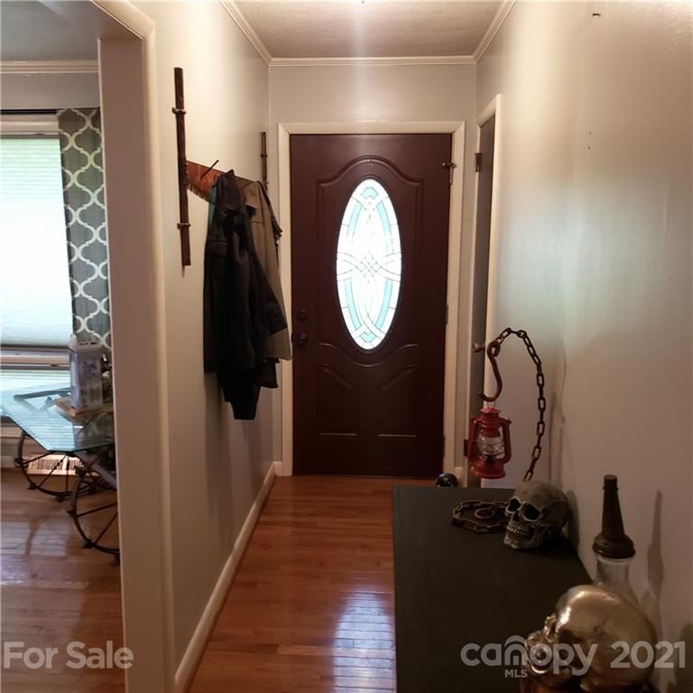 105 Meadowbrook Cir, Dallas, NC 28034
