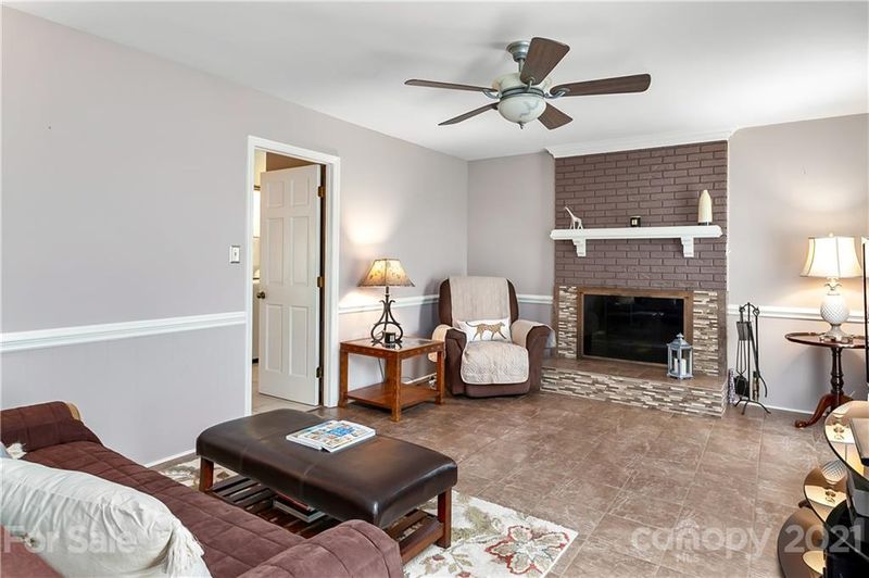 2024 Light Brigade Dr, Matthews, NC 28105