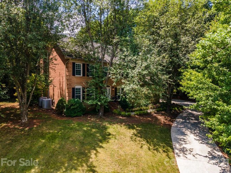 117 49th Avenue Pl, Hickory, NC 28601