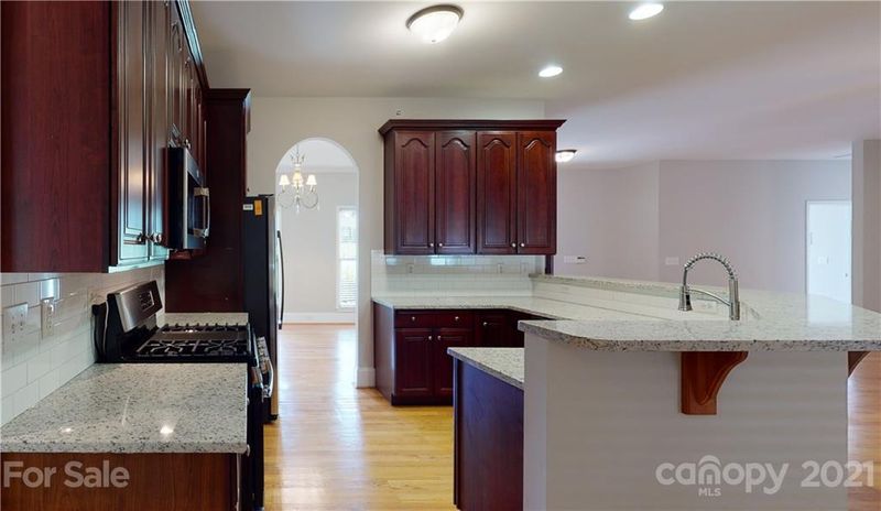 727 Pine Forest Rd, Charlotte, NC 28214