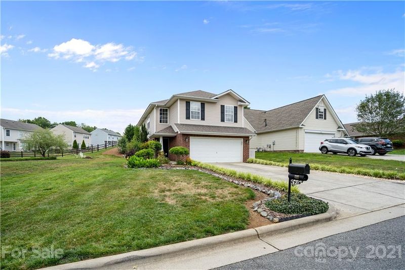 220 Newport Dr, Kannapolis, NC 28081