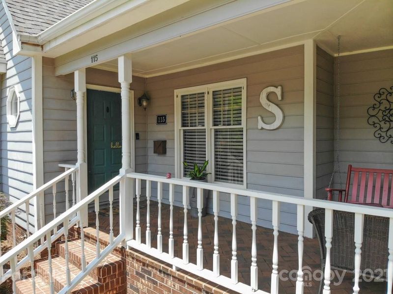 115 8th Ave NE, Hickory, NC 28601