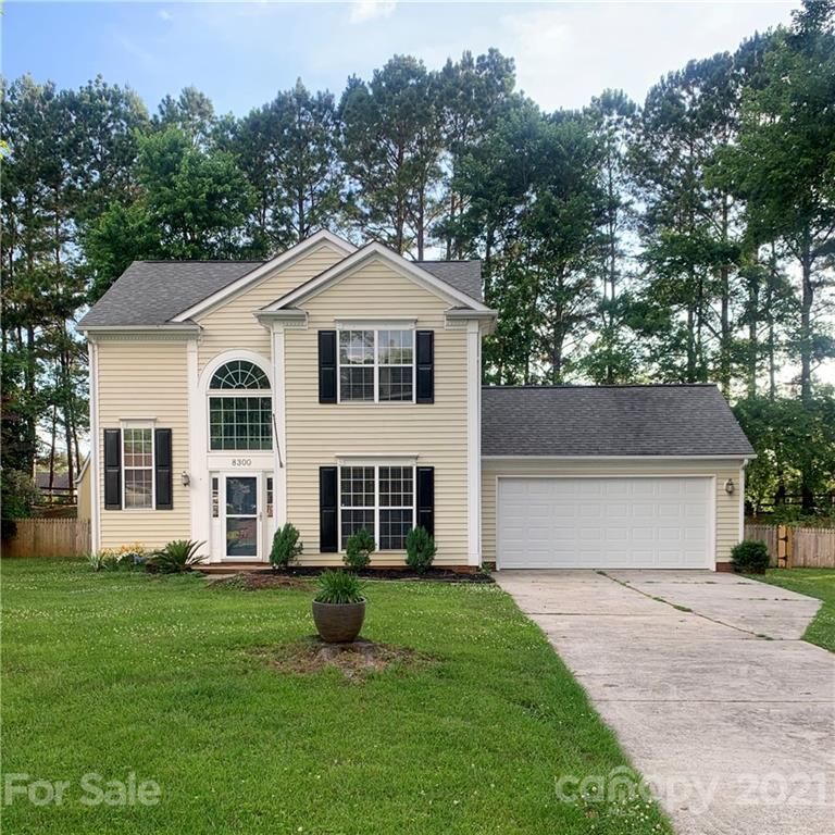 8300 Gidleigh Ct, Charlotte, NC 28216
