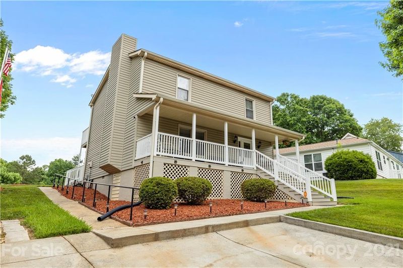 6043 Windjammer Dr, Tega Cay, SC 29708
