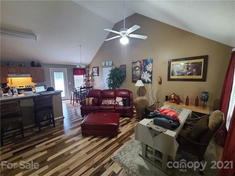 6531 Glenmoor Dr, Charlotte, NC 28214