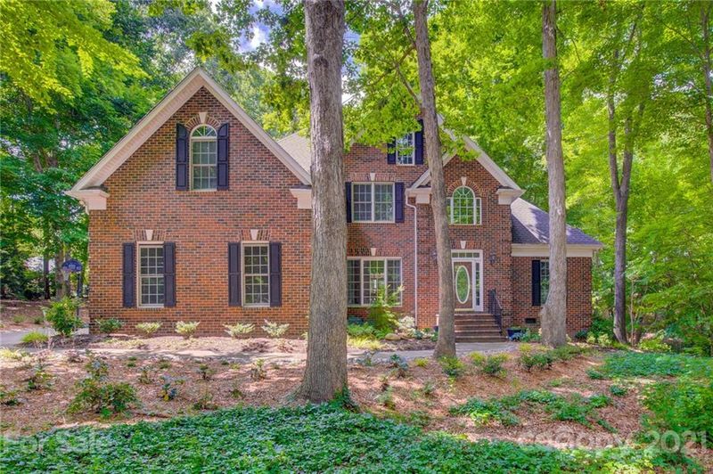 201 Pebble Stone Ln, Matthews, NC 28104