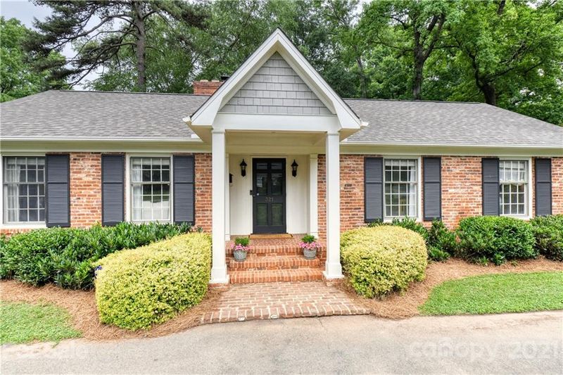 321 N Canterbury Rd, Charlotte, NC 28211
