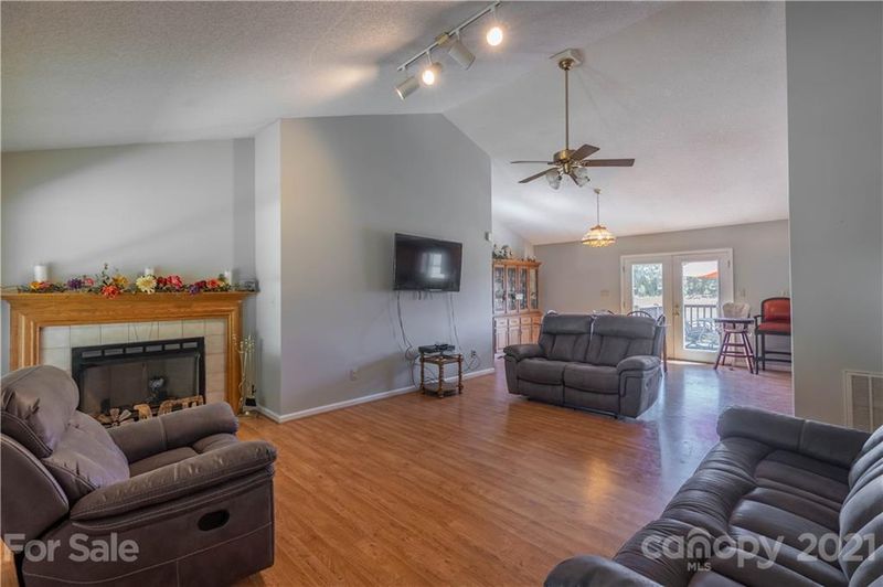 2714 Emmanuel Church Rd, Conover, NC 28613
