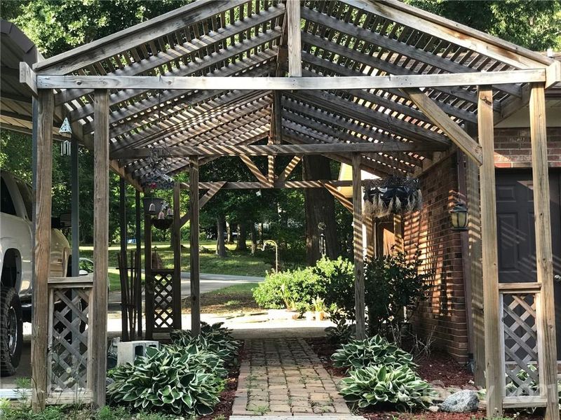 282 Cowans Ford Rd, Stanley, NC 28164