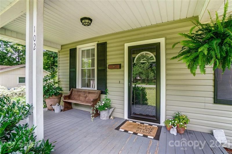 102 Forest Dr, Mount Holly, NC 28120