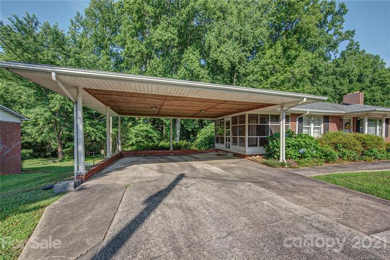 403 Pine Grove Ave, Cherryville, NC 28021