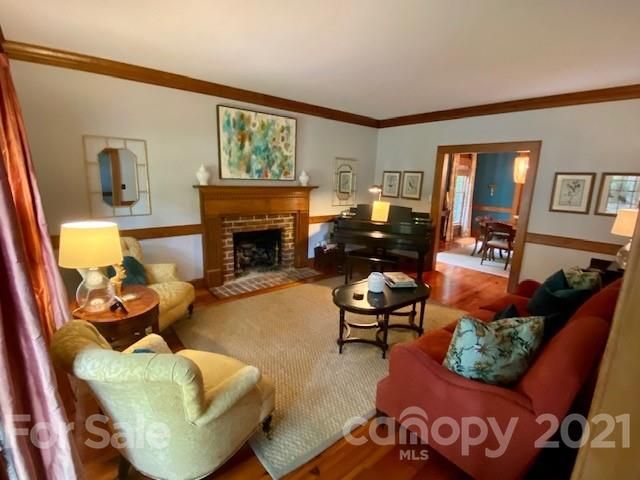 9827 Warwick Cir, Charlotte, NC 28210