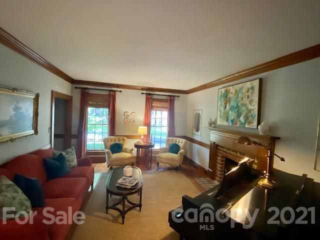 9827 Warwick Cir, Charlotte, NC 28210