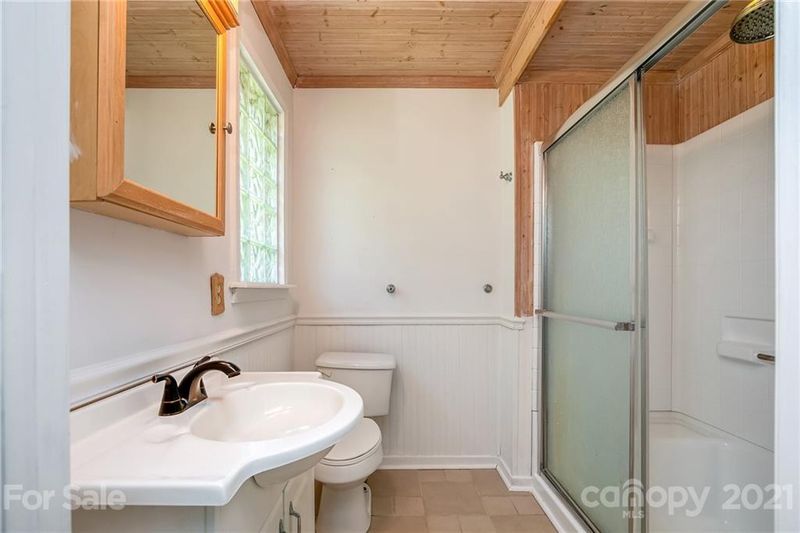 1305 Delview Rd, Cherryville, NC 28021
