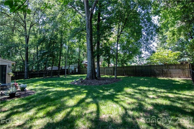 6301 Whitewater Dr, Charlotte, NC 28214