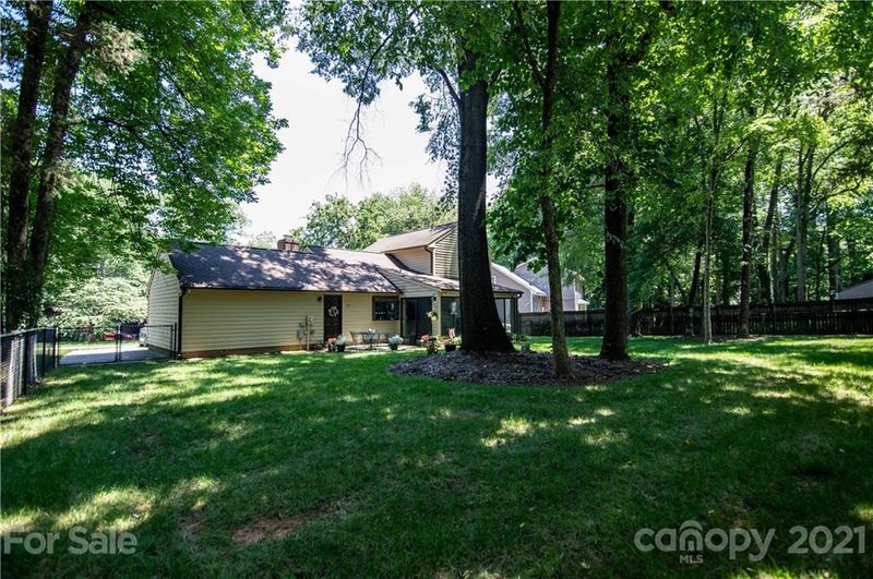 6301 Whitewater Dr, Charlotte, NC 28214