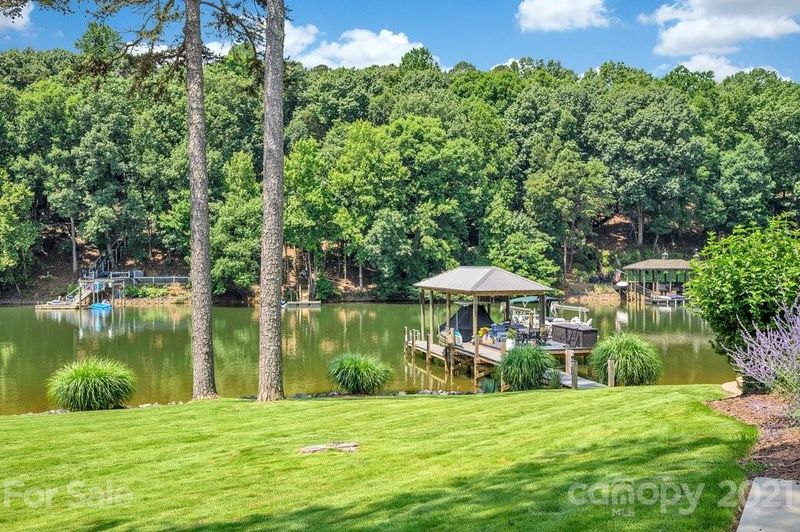 1009 Palmyra Dr, Tega Cay, SC 29708