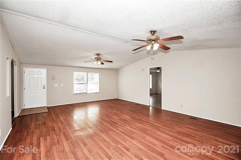 8805 Summerhill Dr, Waxhaw, NC 28173