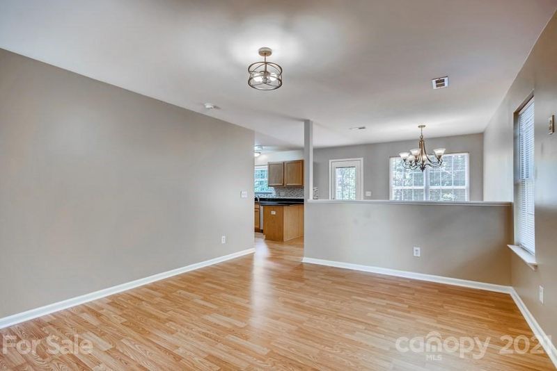 8736 Sharonbrook Dr, Charlotte, NC 28210