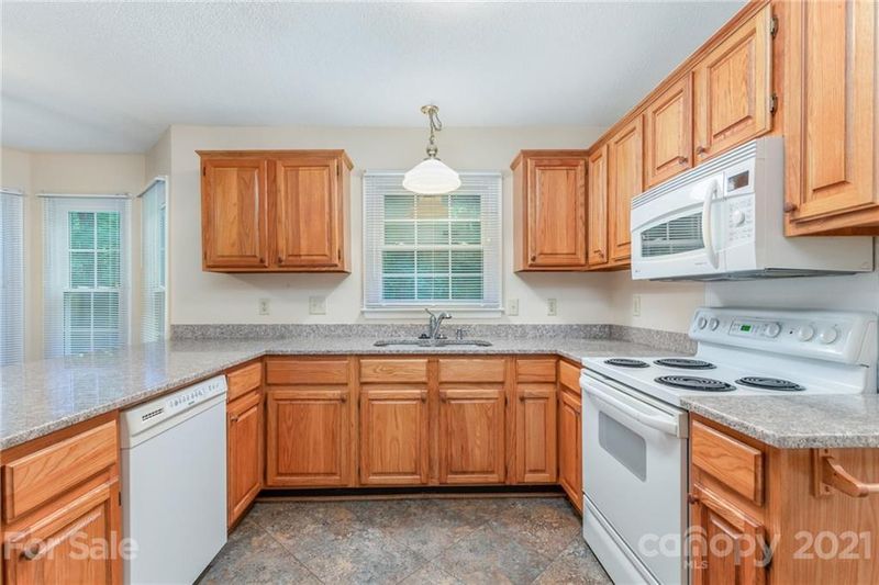 7227 Potter Rd, Matthews, NC 28104