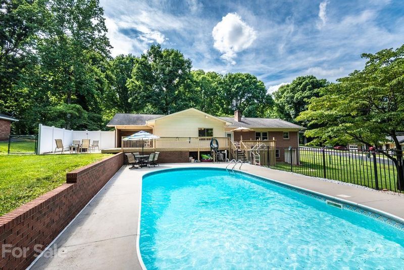 506 2nd Avenue Dr NE, Conover, NC 28613