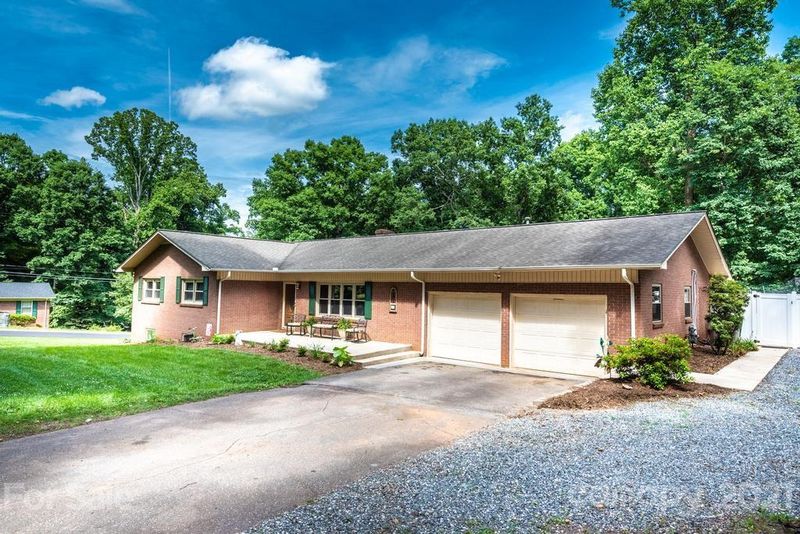 506 2nd Avenue Dr NE, Conover, NC 28613