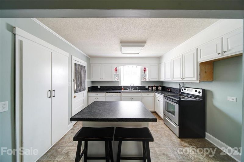 318 Mariposa Rd, Stanley, NC 28164