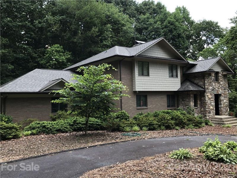 1083 Rolling Green Dr, Newton, NC 28658